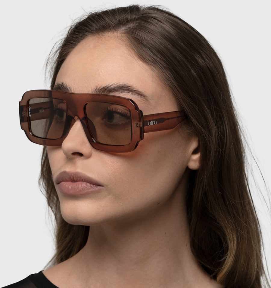 Otra Bria Transparent