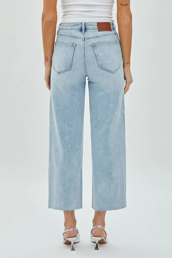 Light High-Rise Wide Jean